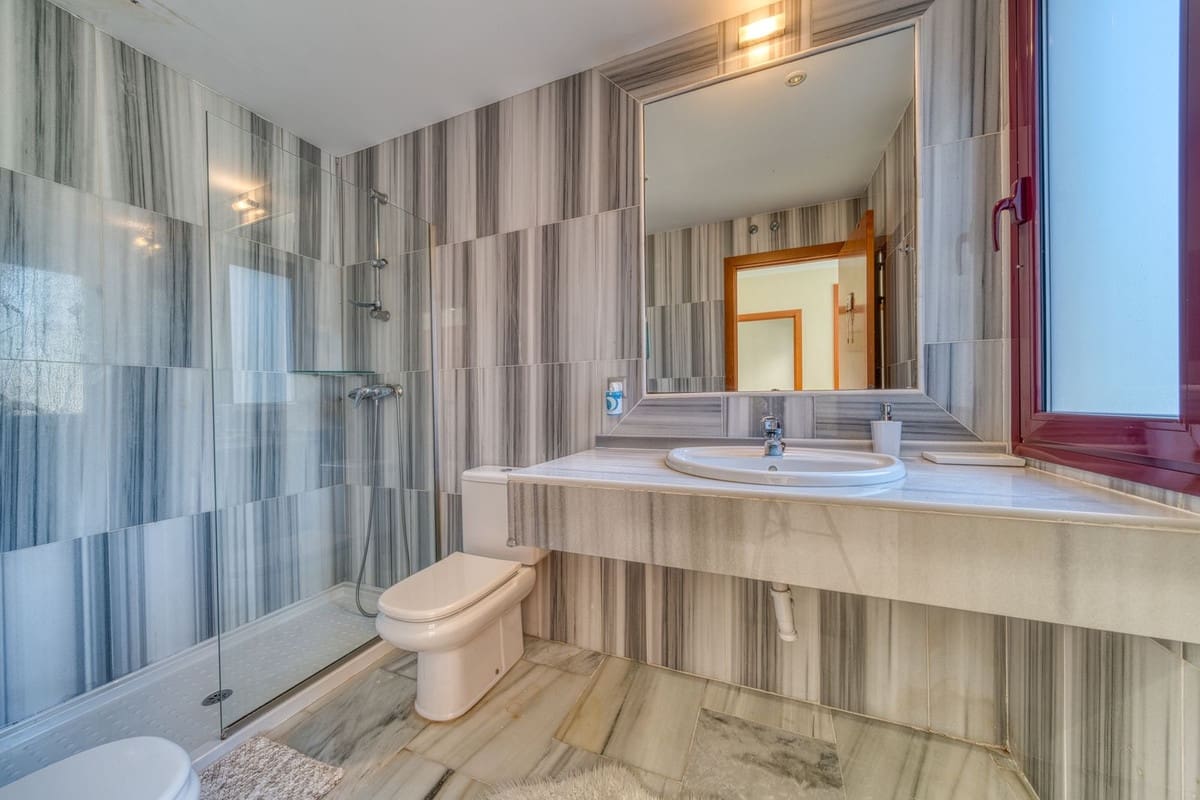 5 chambre Villa/Maison à vendre à Benahavis avec piscine garage - 635 000 € (Ref: 9652633)