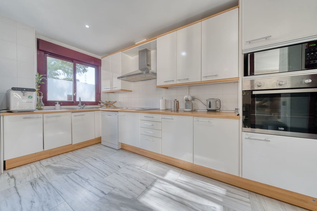 5 soveværelse Villa til salg i Benahavis med swimmingpool garage - € 625.000 (Ref: 9652633)