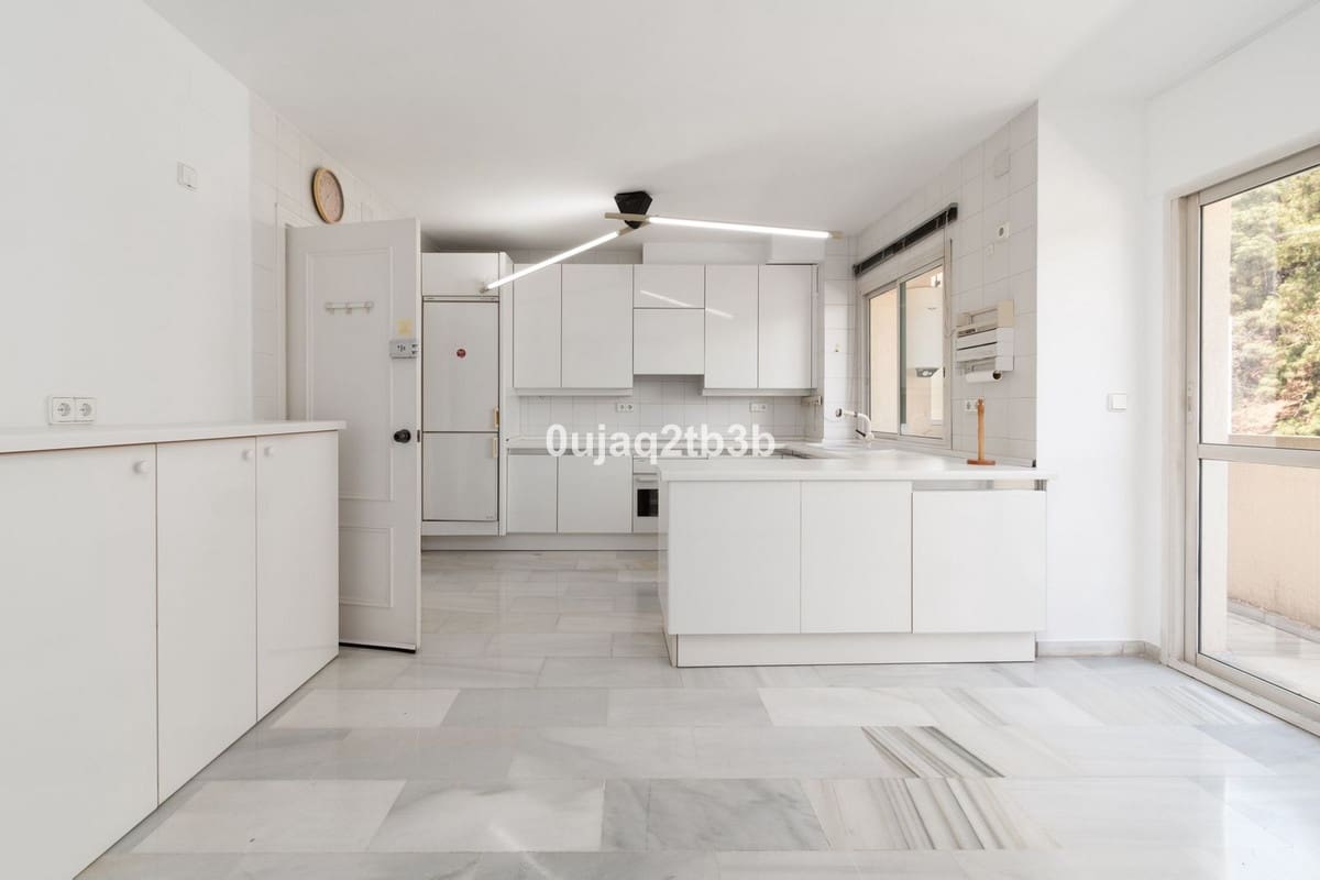 4 soverom Leilighet til salgs i Marbella med garasje - € 779 500 (Ref: 9652689)