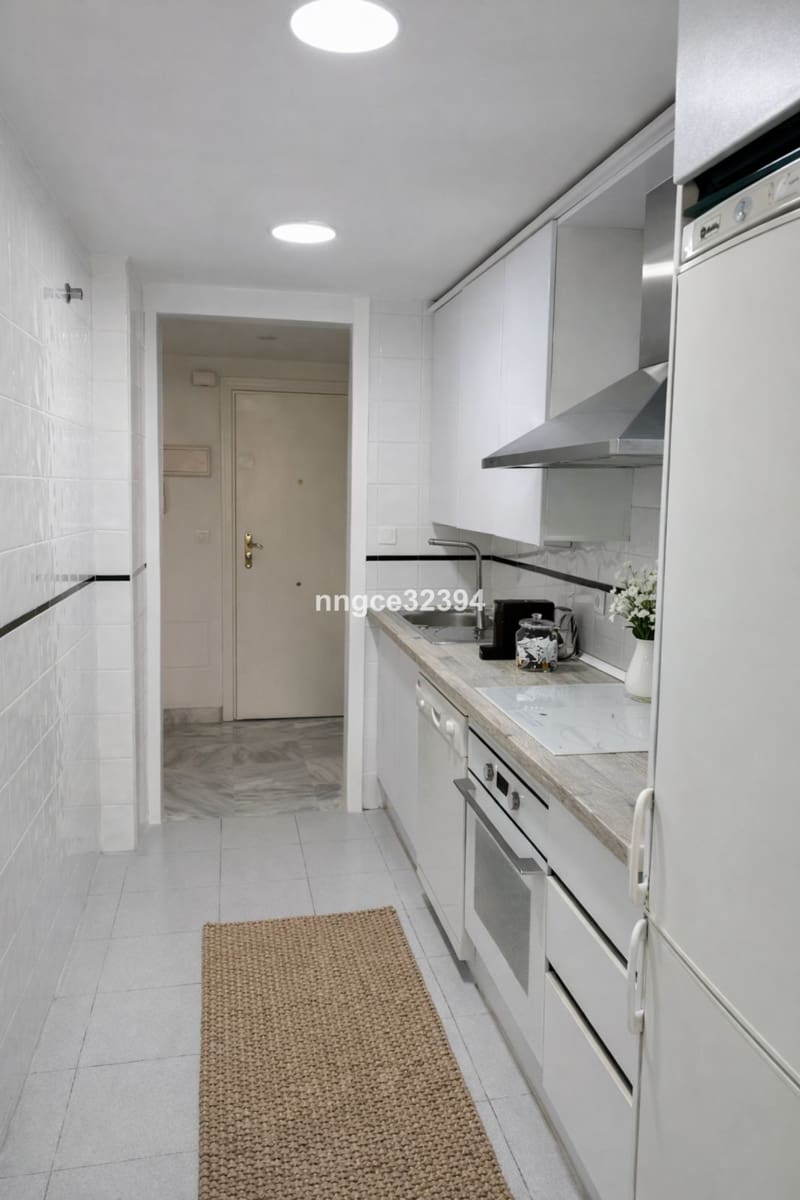 1 makuuhuone Huoneisto myytävänä paikassa Nueva Andalucia mukana uima-altaan 
autotalli - 329 900 € (Ref: 9670173)