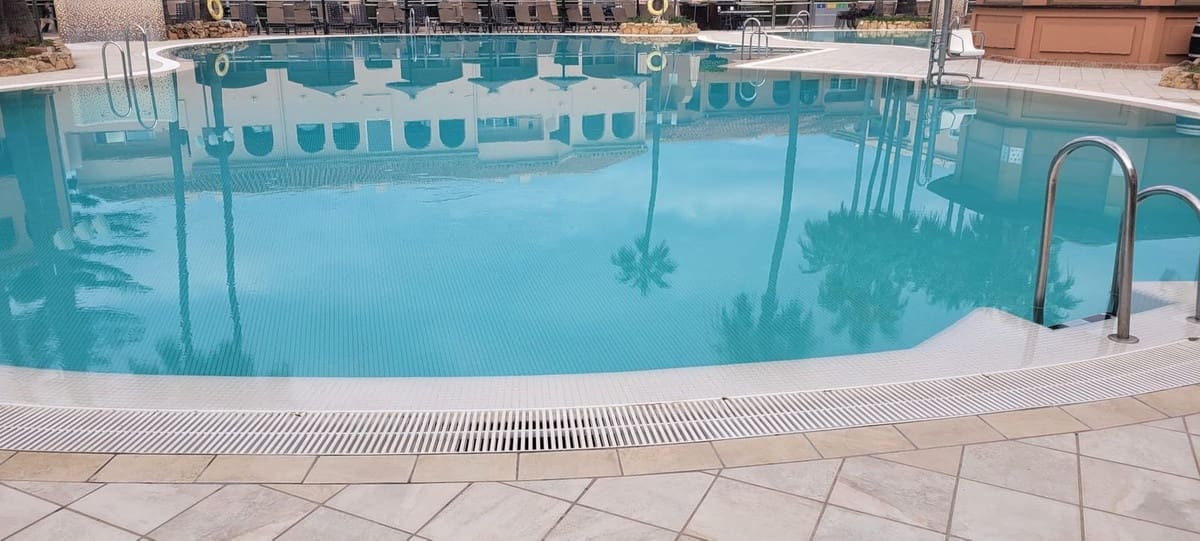 2 makuuhuone Huoneisto myytävänä paikassa Calahonda mukana uima-altaan 
autotalli - 329 000 € (Ref: 9677870)