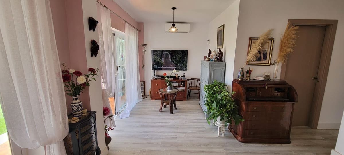 2 soveværelse Lejlighed til salg i Calahonda med swimmingpool - € 319.000 (Ref: 9677870)