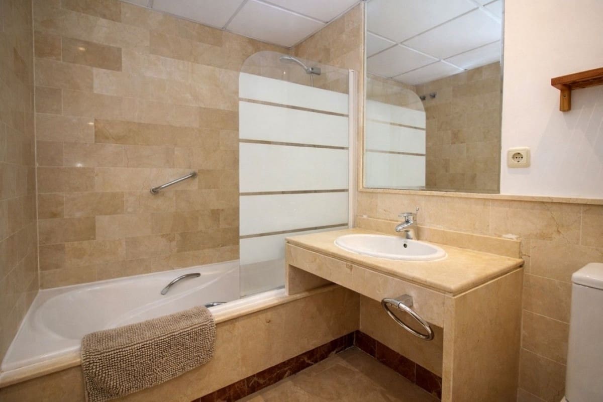 2 sypialnia Apartament na sprzedaż w Marbella z basenem garażem - 650 000 € (Ref: 9723826)