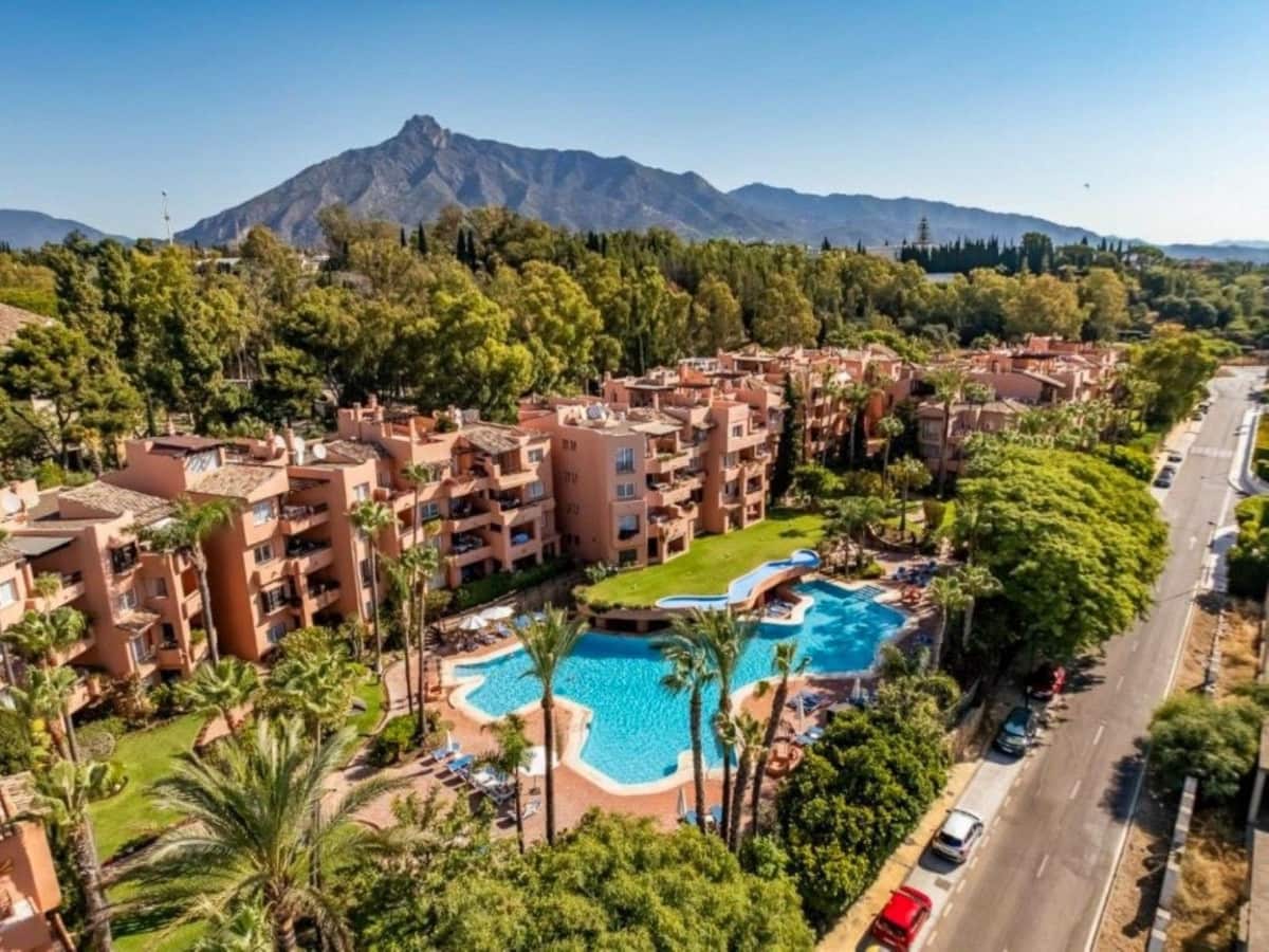 2 bedroom Apartment for sale in Marbella with pool garage - € 650,000 (Ref: 9723826)