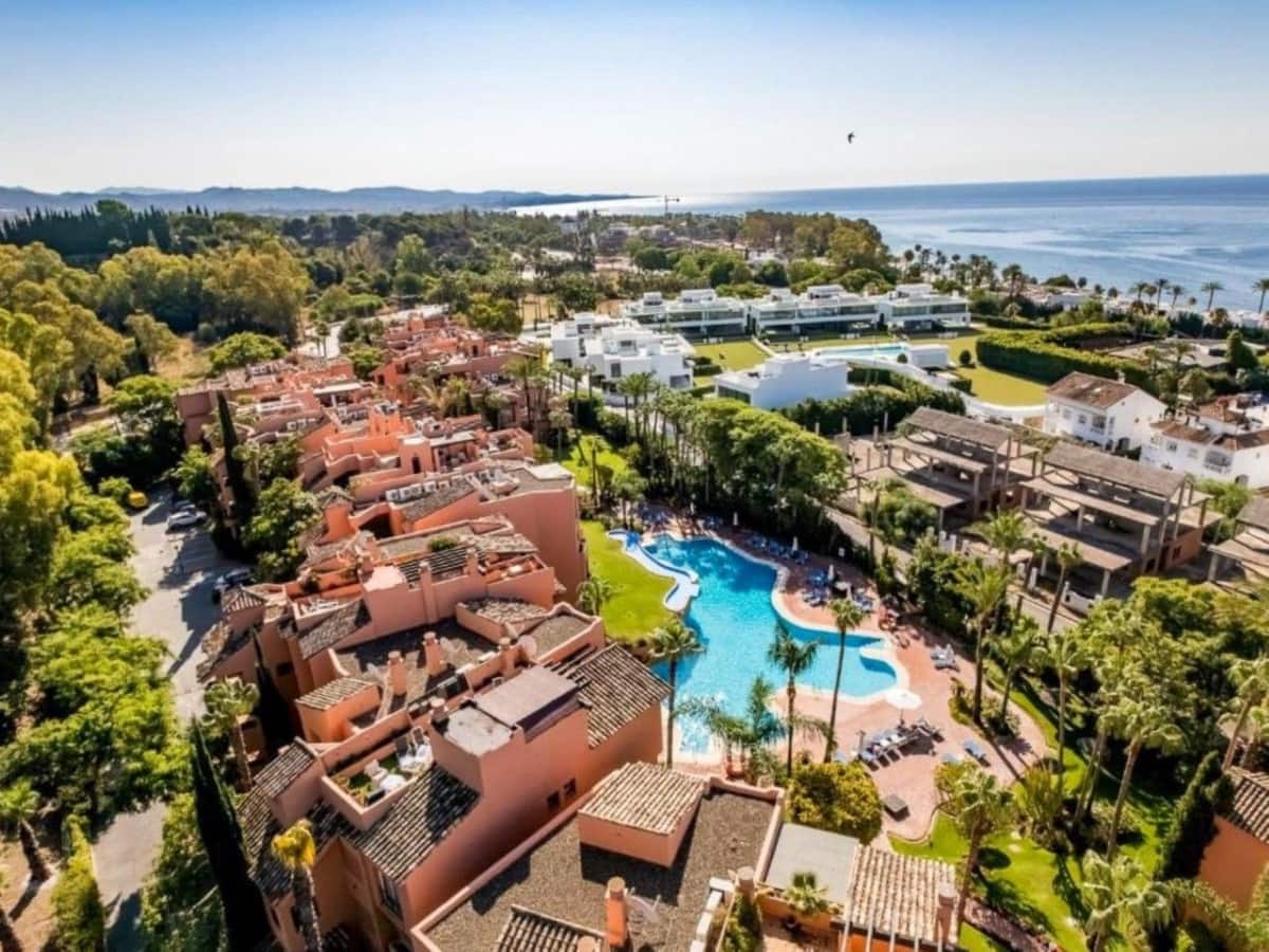 2 bedroom Apartment for sale in Marbella with pool garage - € 650,000 (Ref: 9723826)