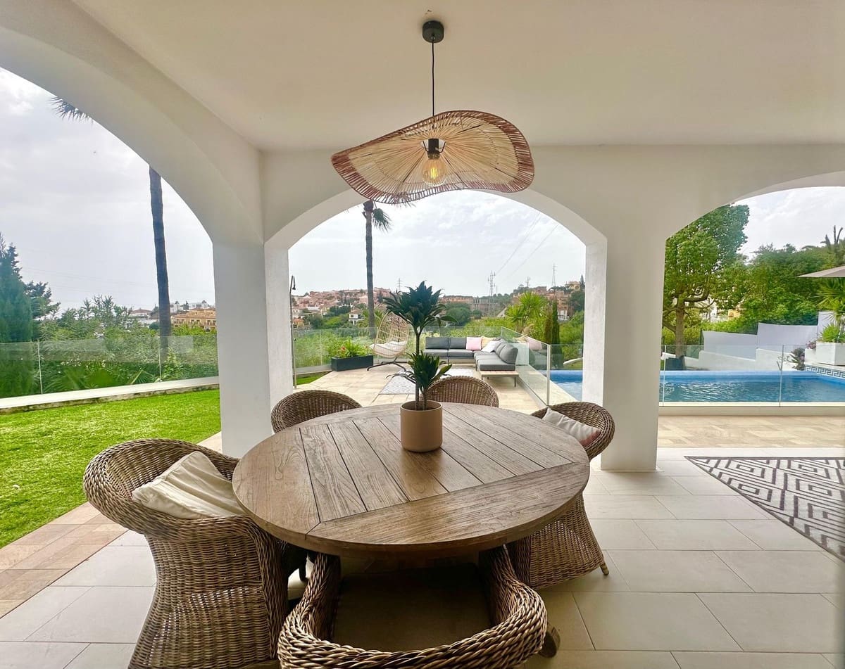 3 sypialnia Willa na sprzedaż w Mijas z basenem garażem - 1 320 000 € (Ref: 9764763)