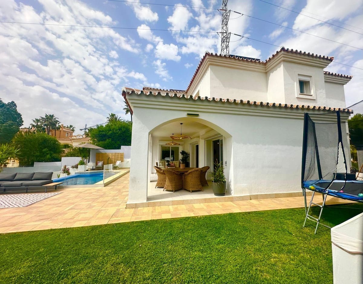 3 sypialnia Willa na sprzedaż w Mijas z basenem garażem - 1 320 000 € (Ref: 9764763)