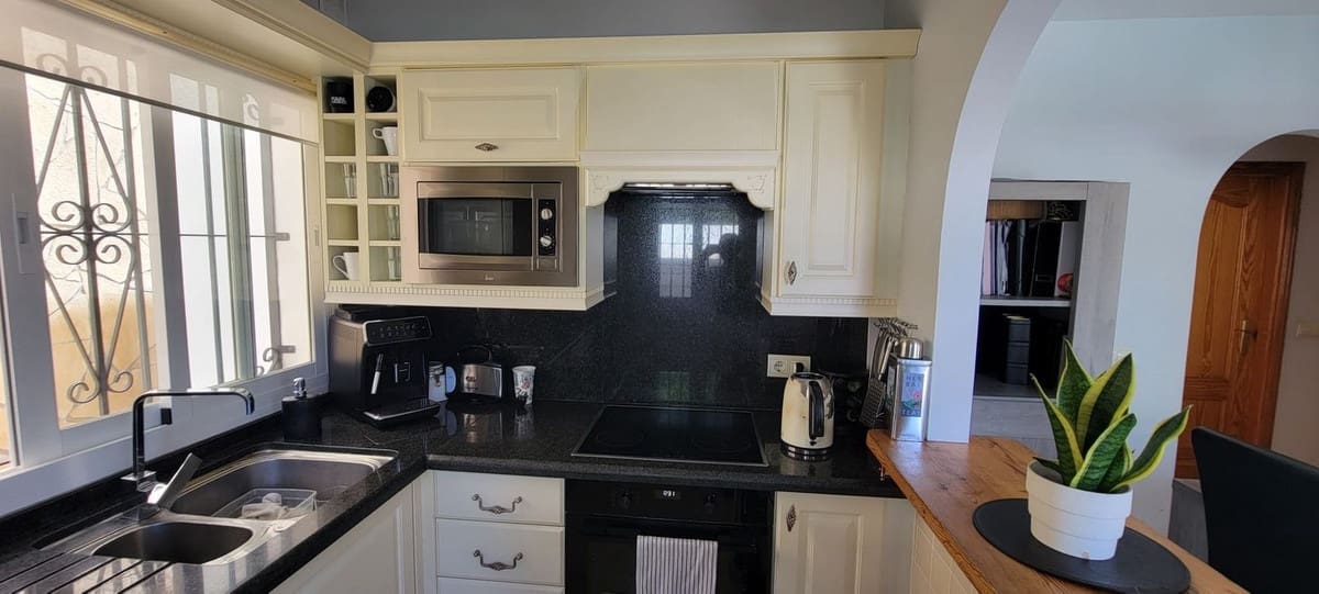 3 quarto Moradia para venda em El Faro com piscina garagem - 549 000 € (Ref: 9893205)