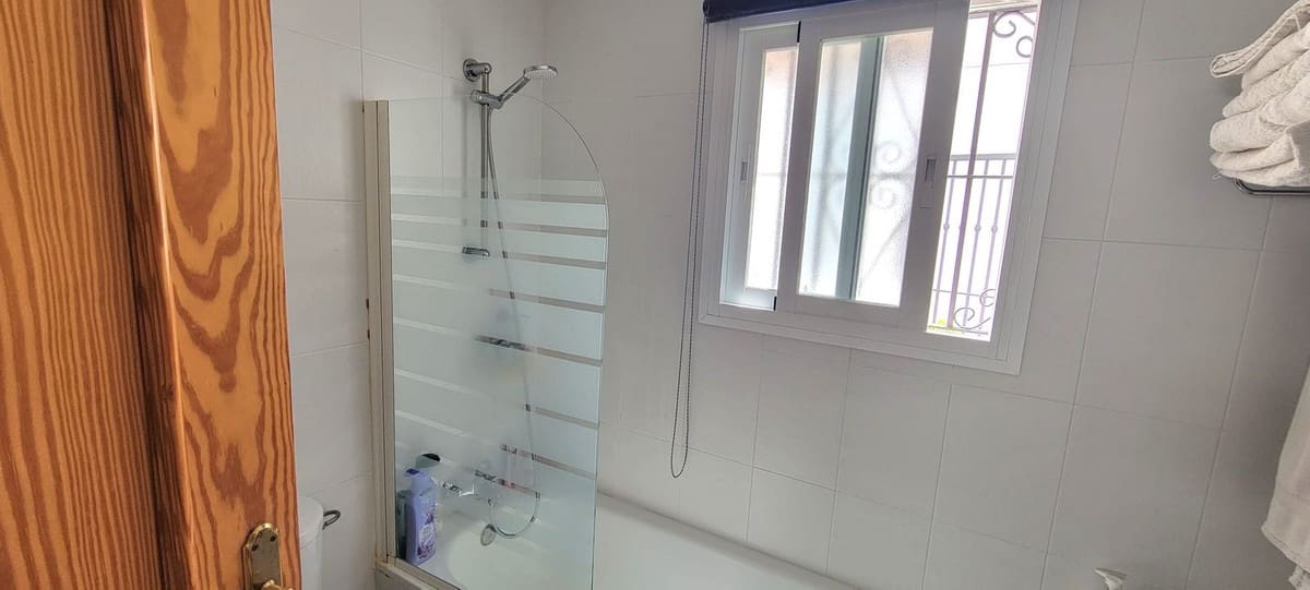 3 quarto Moradia para venda em El Faro com piscina garagem - 549 000 € (Ref: 9893205)