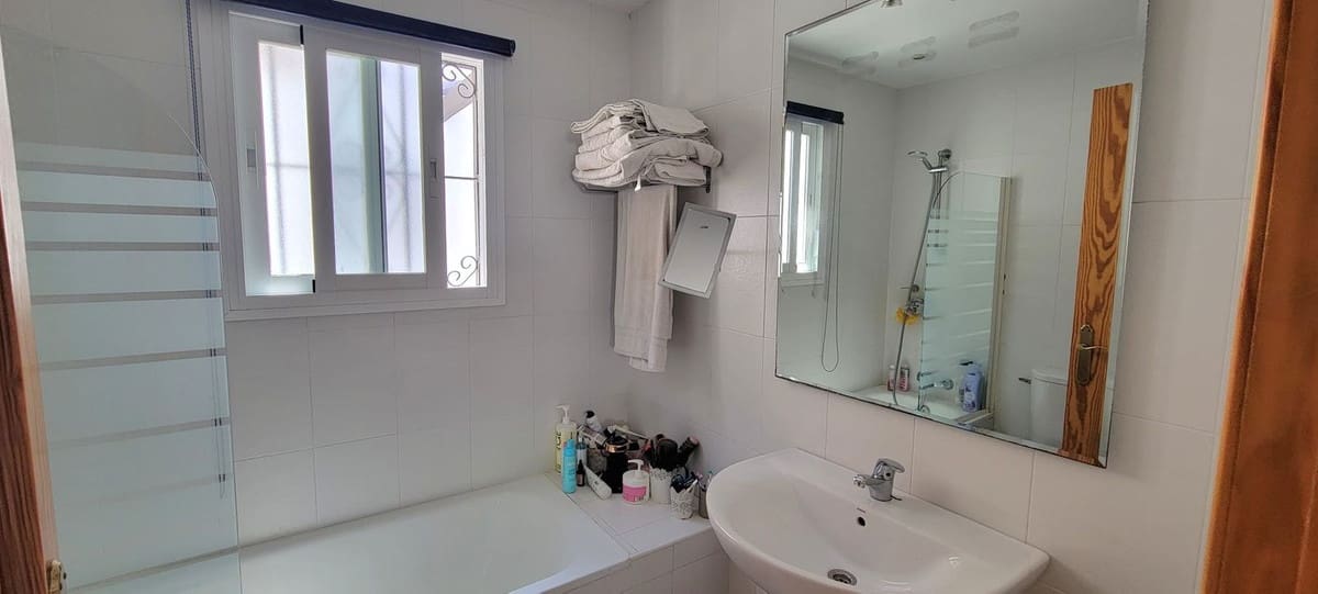 3 quarto Moradia para venda em El Faro com piscina garagem - 549 000 € (Ref: 9893205)