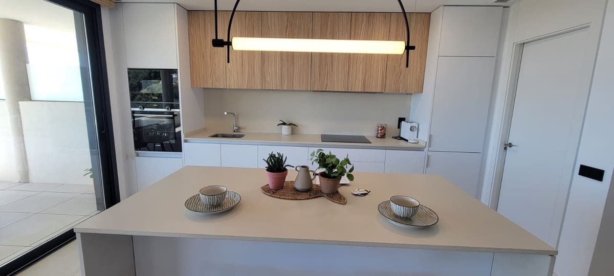 3 sypialnia Penthouse na sprzedaż w Los Monteros z basenem garażem - 679 000 € (Ref: 9929882)