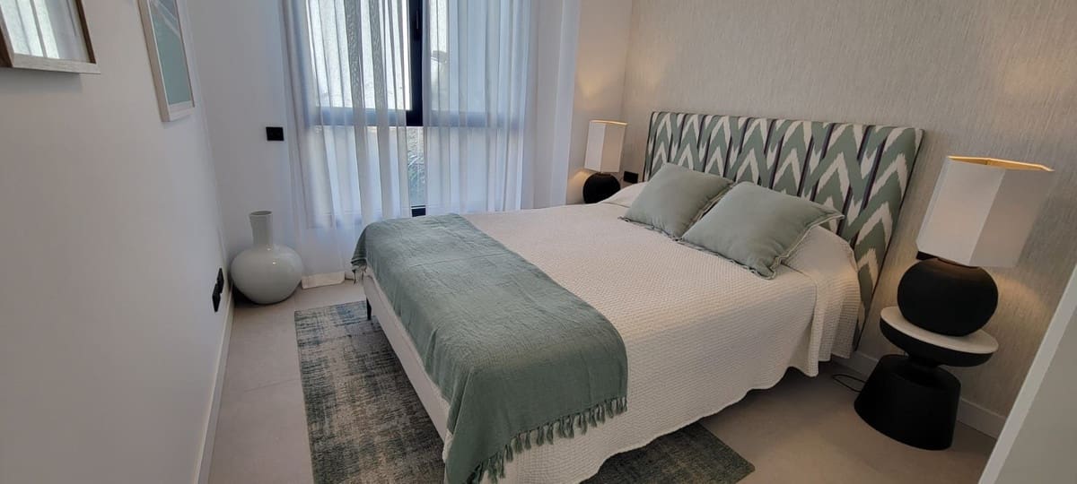 3 sypialnia Penthouse na sprzedaż w Los Monteros z basenem garażem - 679 000 € (Ref: 9929882)