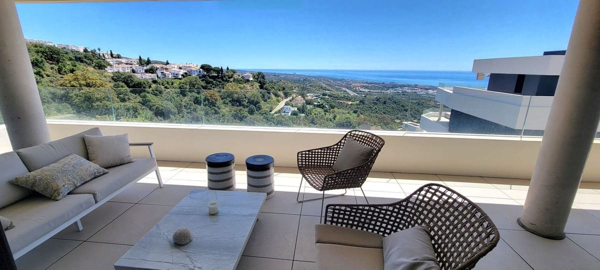 3 sypialnia Penthouse na sprzedaż w Los Monteros z basenem garażem - 679 000 € (Ref: 9929882)