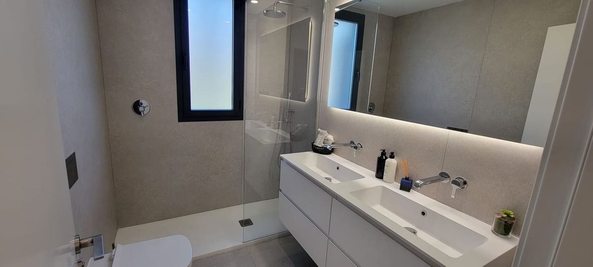 3 sypialnia Penthouse na sprzedaż w Los Monteros z basenem garażem - 679 000 € (Ref: 9929882)