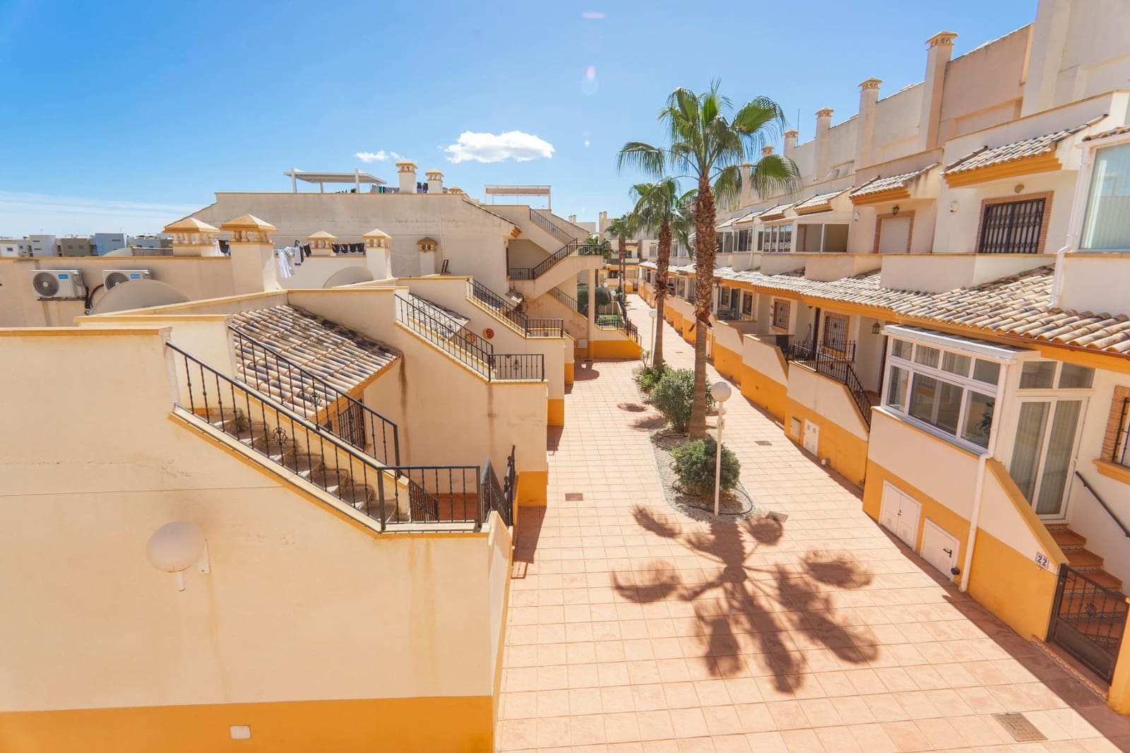3 bedroom Terraced Villa for sale in Villamartin with pool - € 183,000 (Ref: 9036700)