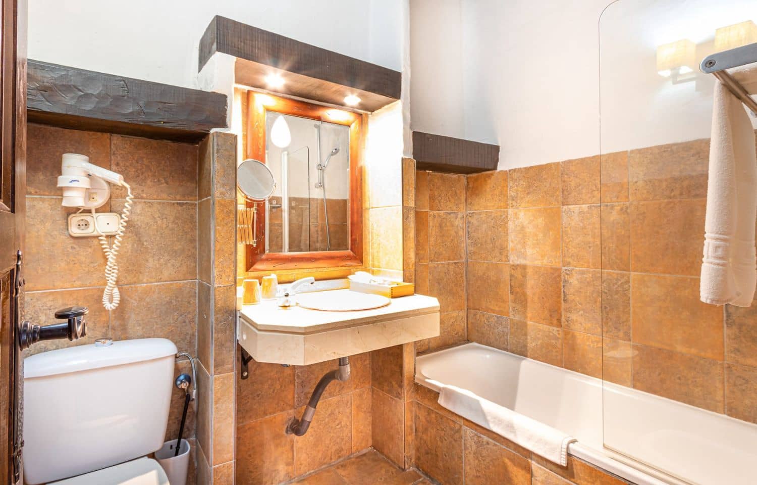 53 chambre Hôtel à vendre à Busquistar avec piscine garage - 2 500 000 € (Ref: 8675066)