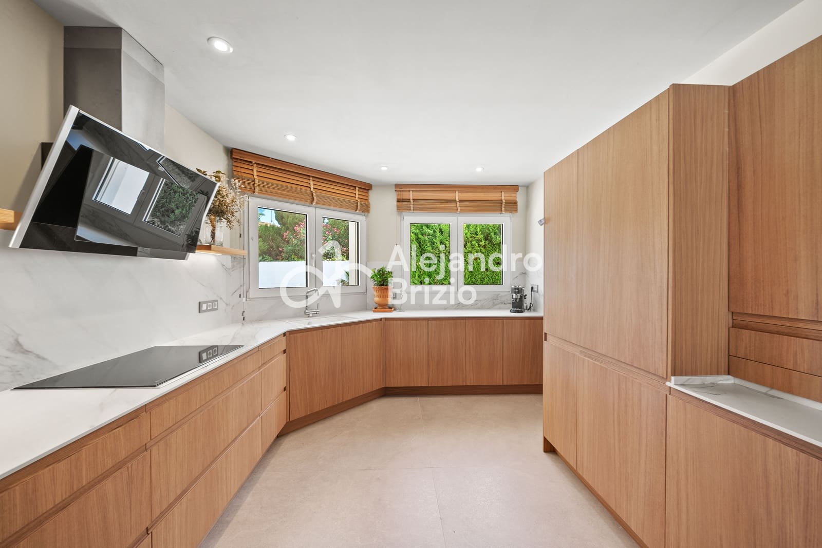 3 soveværelse Villa til salg i Denia med swimmingpool garage - € 1.390.000 (Ref: 9237064)