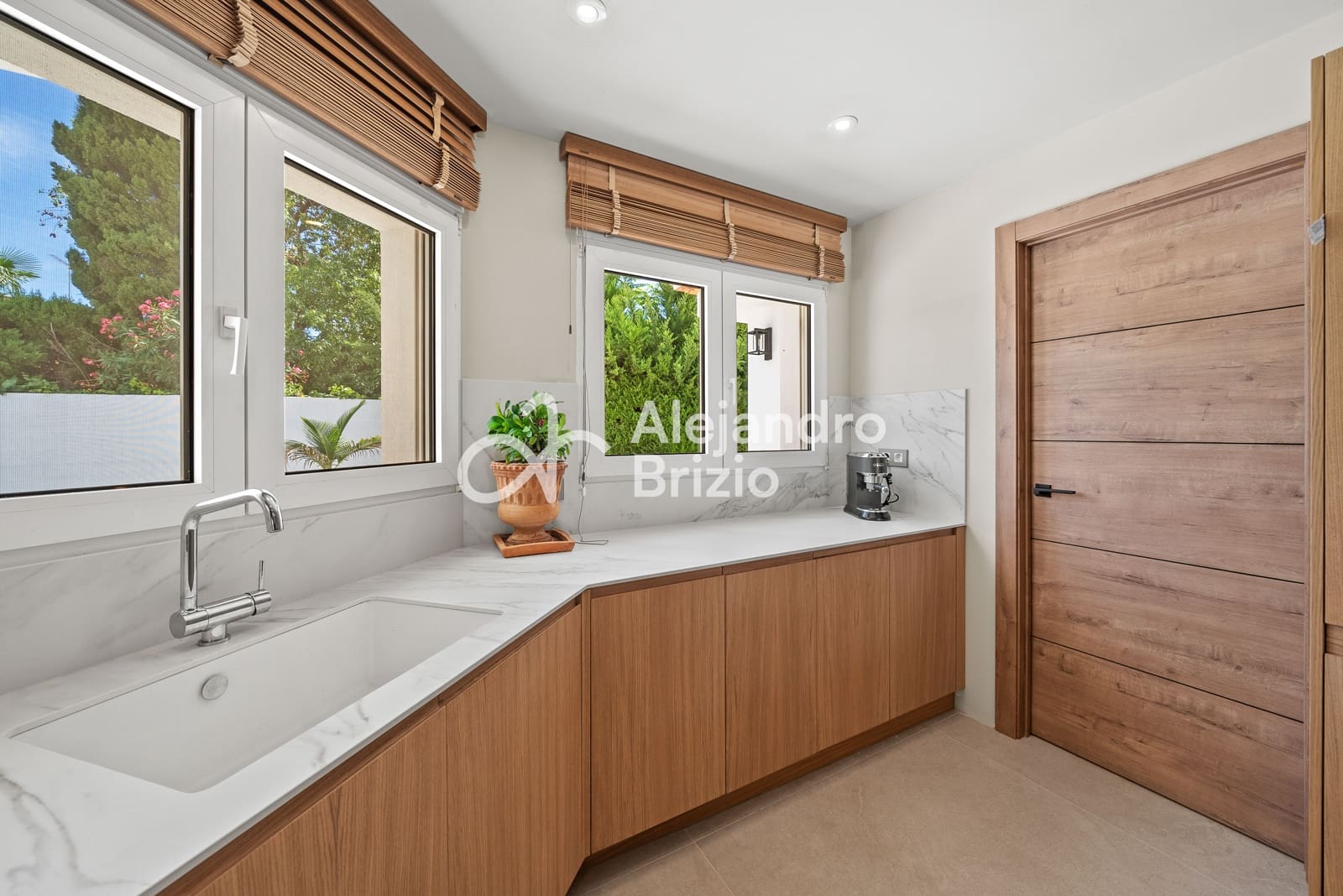 3 soveværelse Villa til salg i Denia med swimmingpool garage - € 1.390.000 (Ref: 9237064)