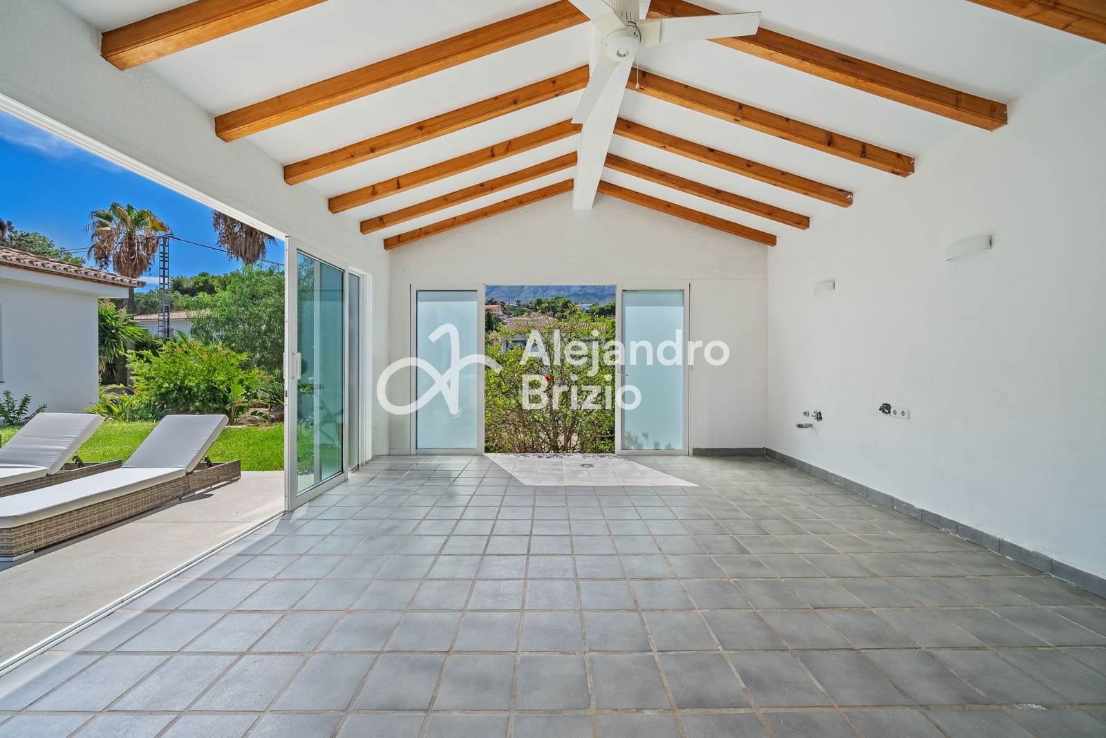 3 soveværelse Villa til salg i Denia med swimmingpool garage - € 1.390.000 (Ref: 9237064)