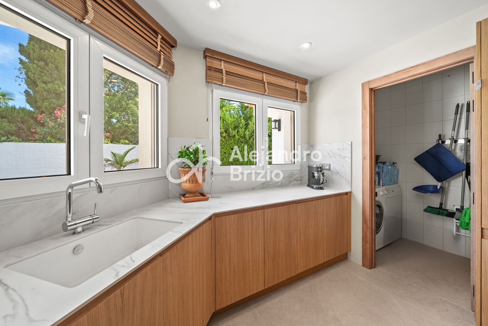 3 soveværelse Villa til salg i Denia med swimmingpool garage - € 1.390.000 (Ref: 9237064)