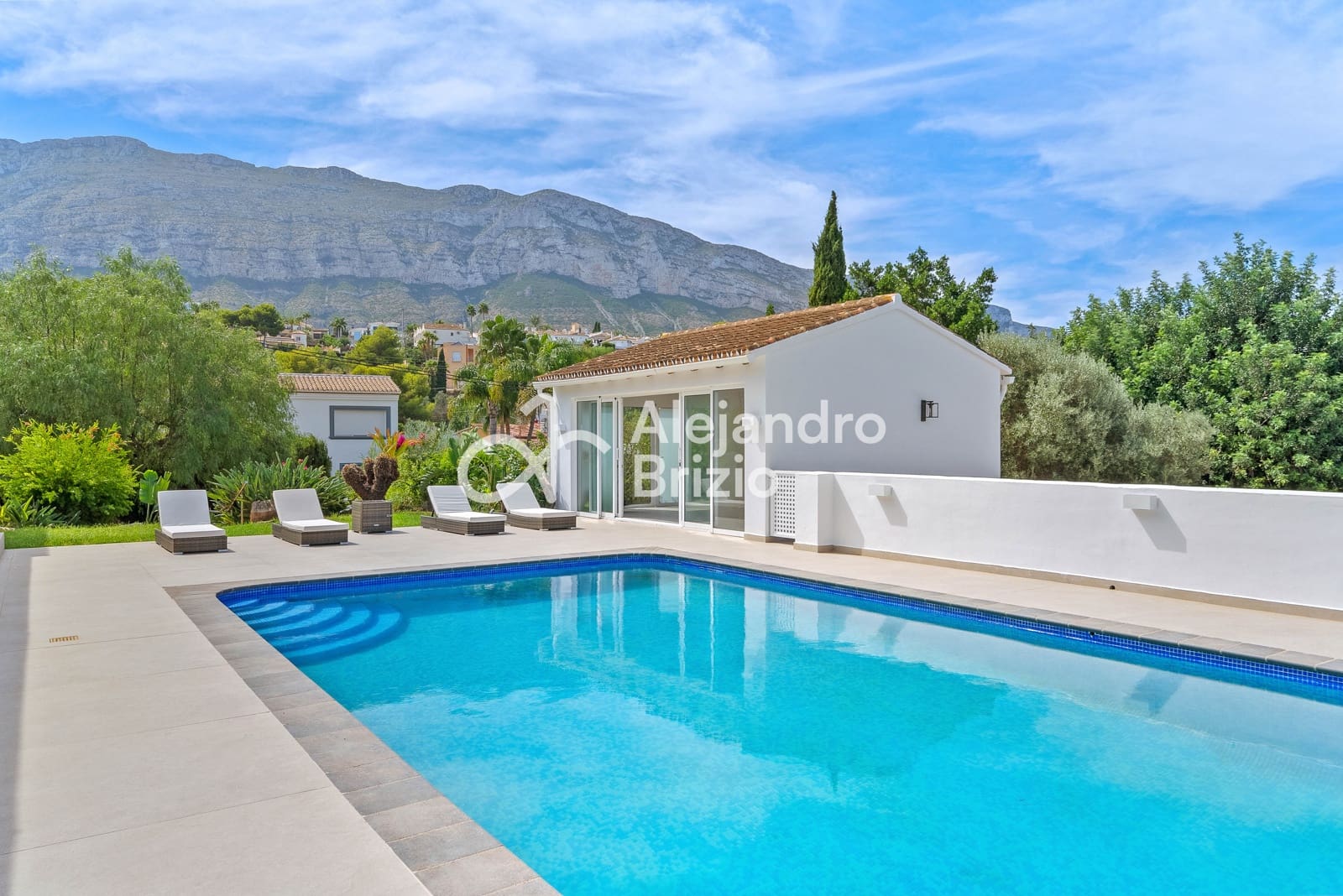 3 soveværelse Villa til salg i Denia med swimmingpool garage - € 1.390.000 (Ref: 9237064)