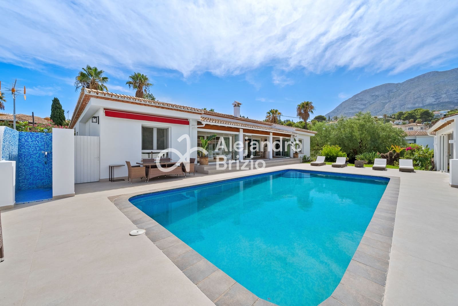 3 soveværelse Villa til salg i Denia med swimmingpool garage - € 1.390.000 (Ref: 9237064)