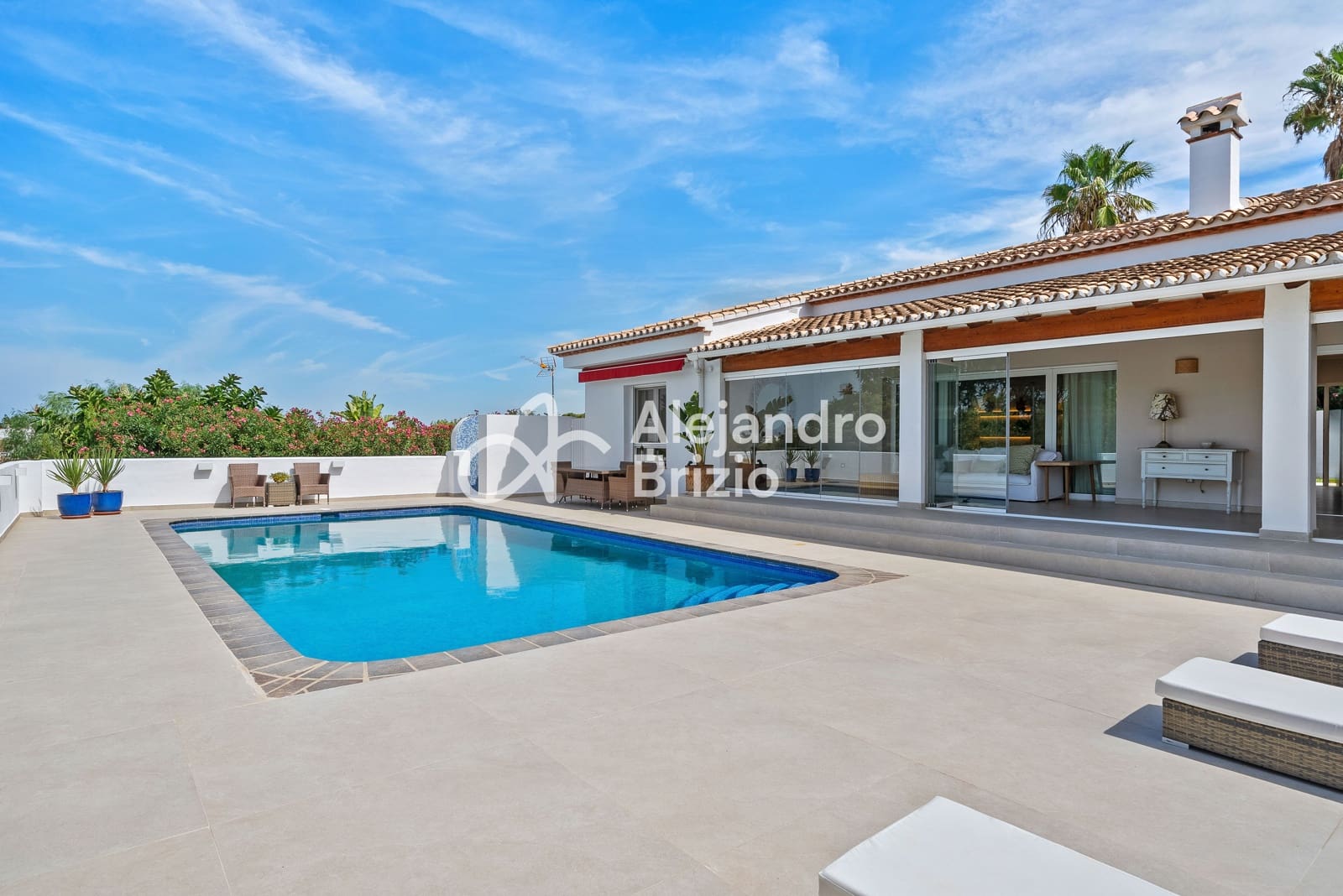 3 soveværelse Villa til salg i Denia med swimmingpool garage - € 1.390.000 (Ref: 9237064)