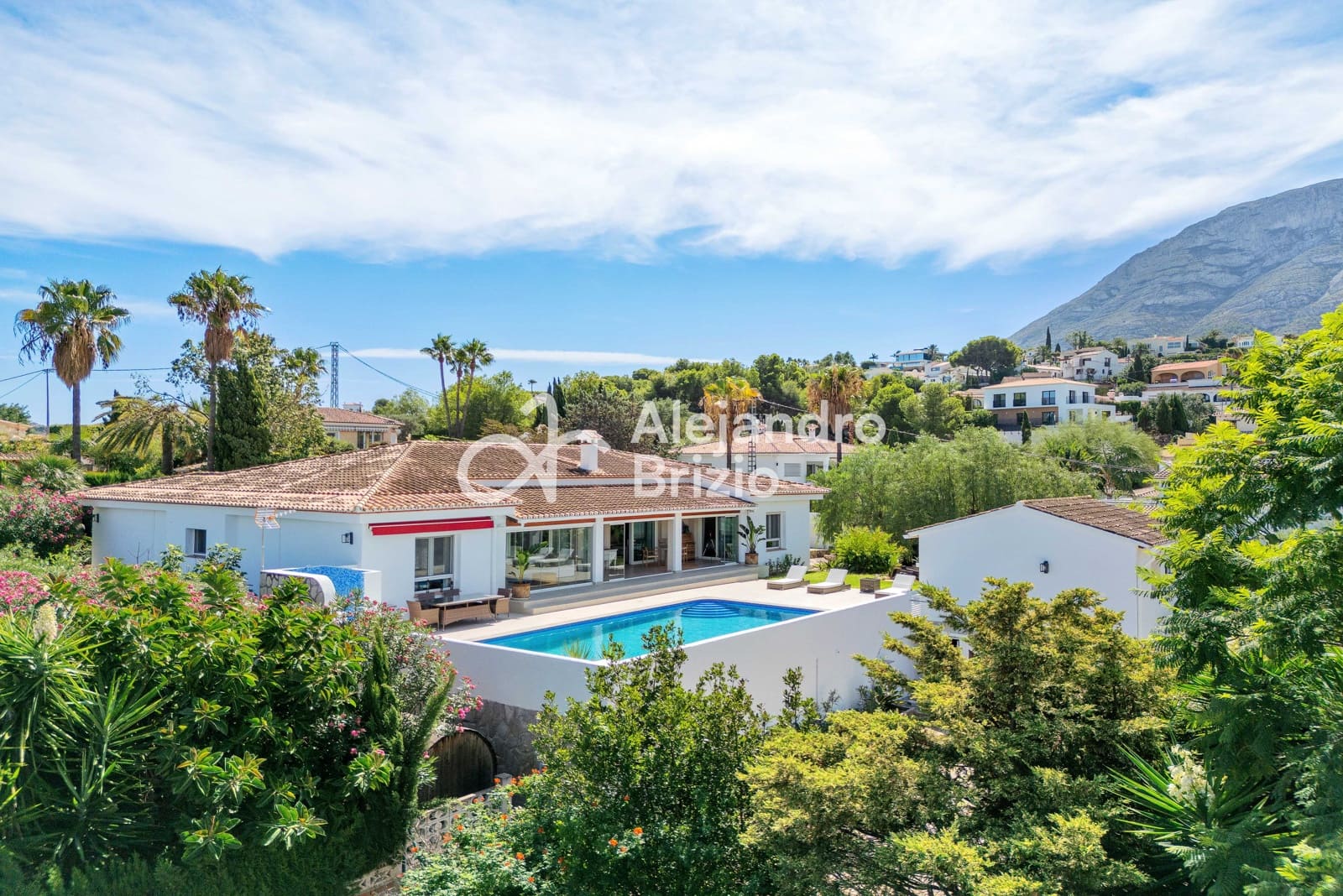 3 soveværelse Villa til salg i Denia med swimmingpool garage - € 1.390.000 (Ref: 9237064)
