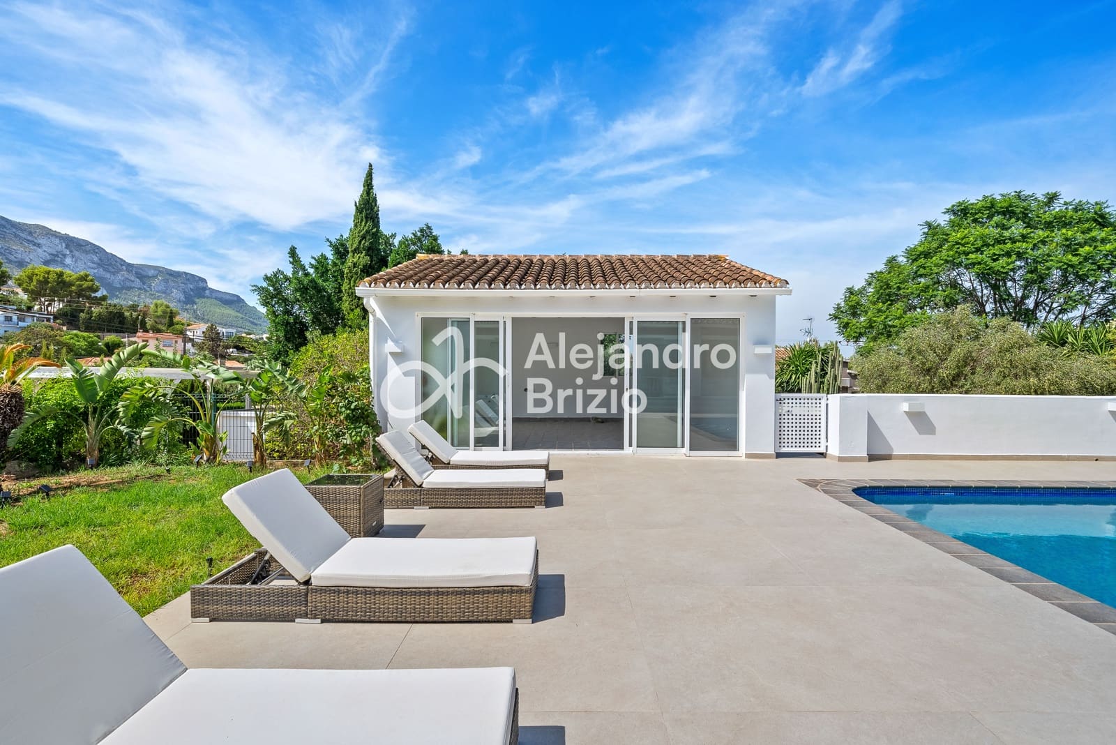 3 soveværelse Villa til salg i Denia med swimmingpool garage - € 1.390.000 (Ref: 9237064)