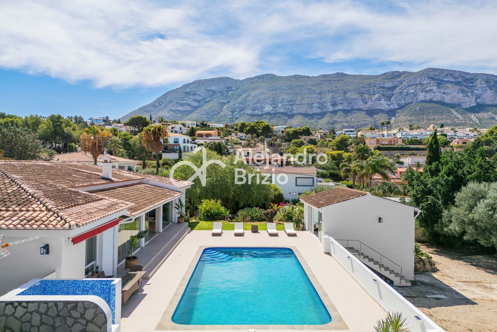 3 soveværelse Villa til salg i Denia med swimmingpool garage - € 1.390.000 (Ref: 9237064)