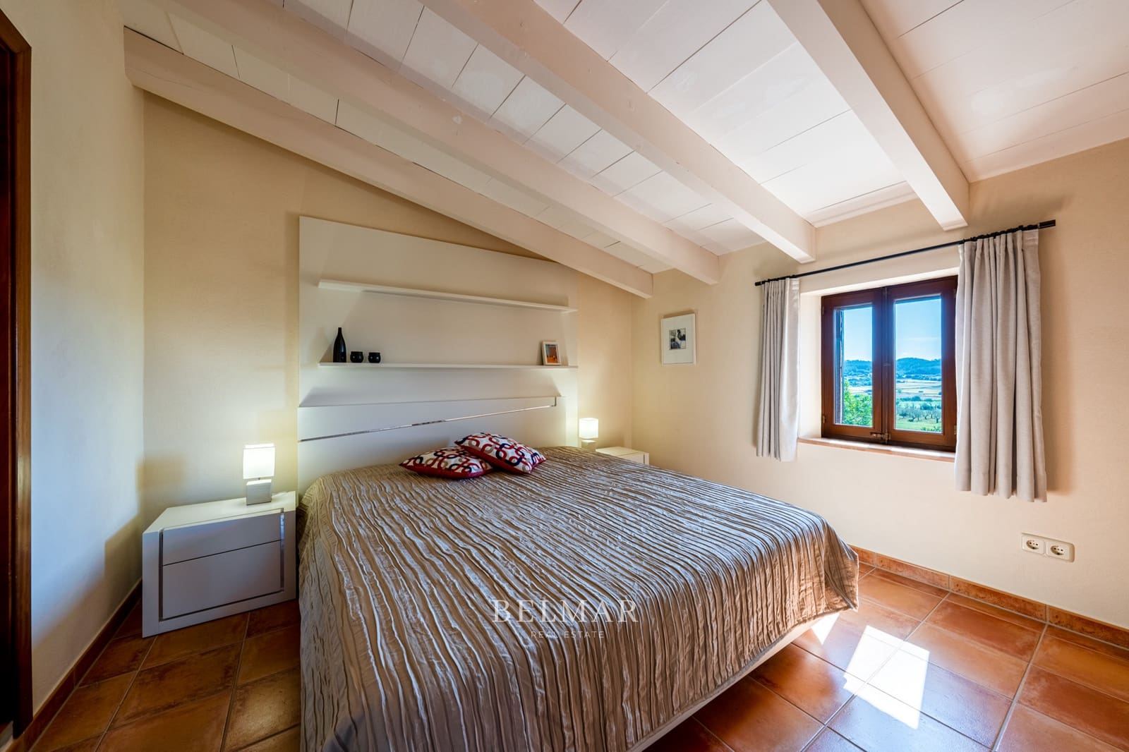 4 soveværelse Finca/Landehus til salg i Sineu med swimmingpool garage - € 1.850.000 (Ref: 8983543)