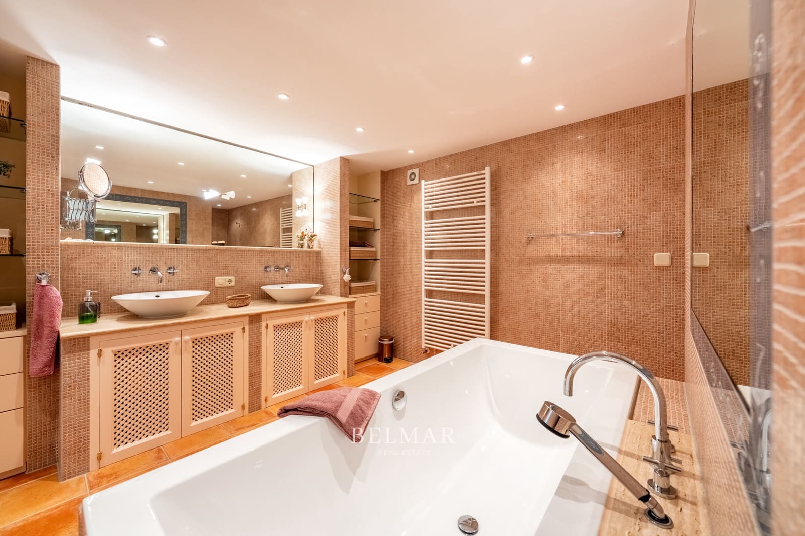 4 soveværelse Finca/Landehus til salg i Sineu med swimmingpool garage - € 1.850.000 (Ref: 8983543)