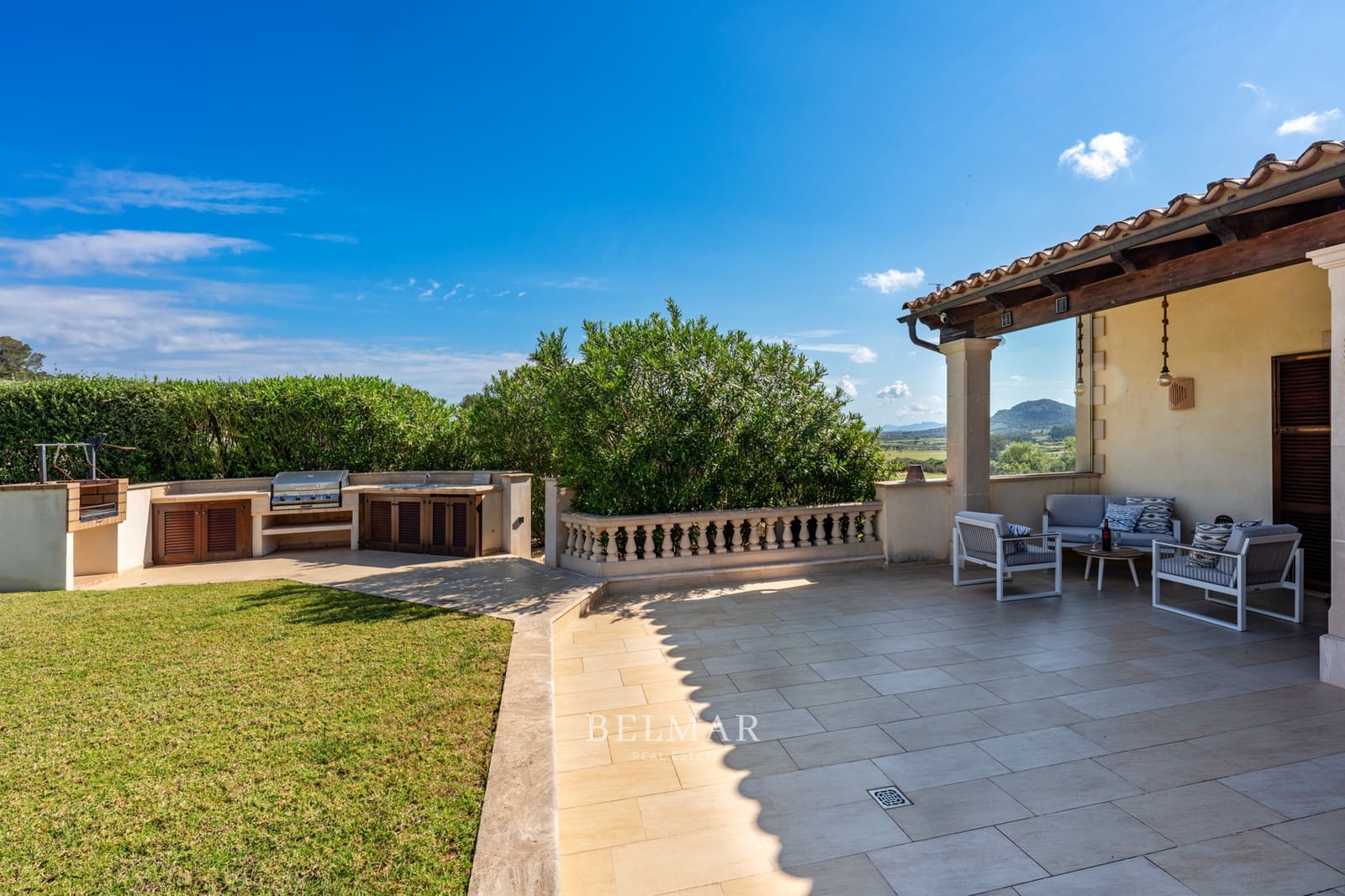 4 soveværelse Finca/Landehus til salg i Sineu med swimmingpool garage - € 1.850.000 (Ref: 8983543)