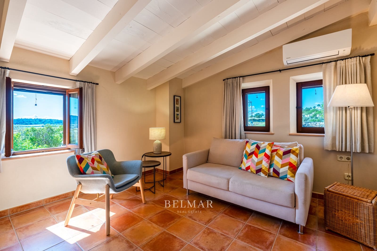 4 soveværelse Finca/Landehus til salg i Sineu med swimmingpool garage - € 1.850.000 (Ref: 8983543)