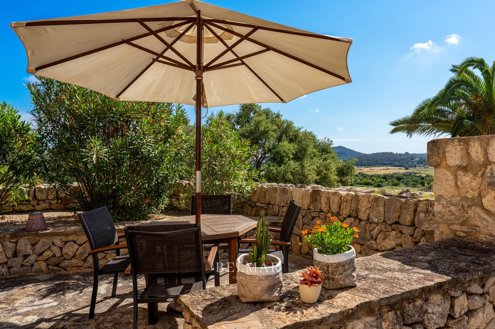 4 soveværelse Finca/Landehus til salg i Sineu med swimmingpool garage - € 1.850.000 (Ref: 8983543)