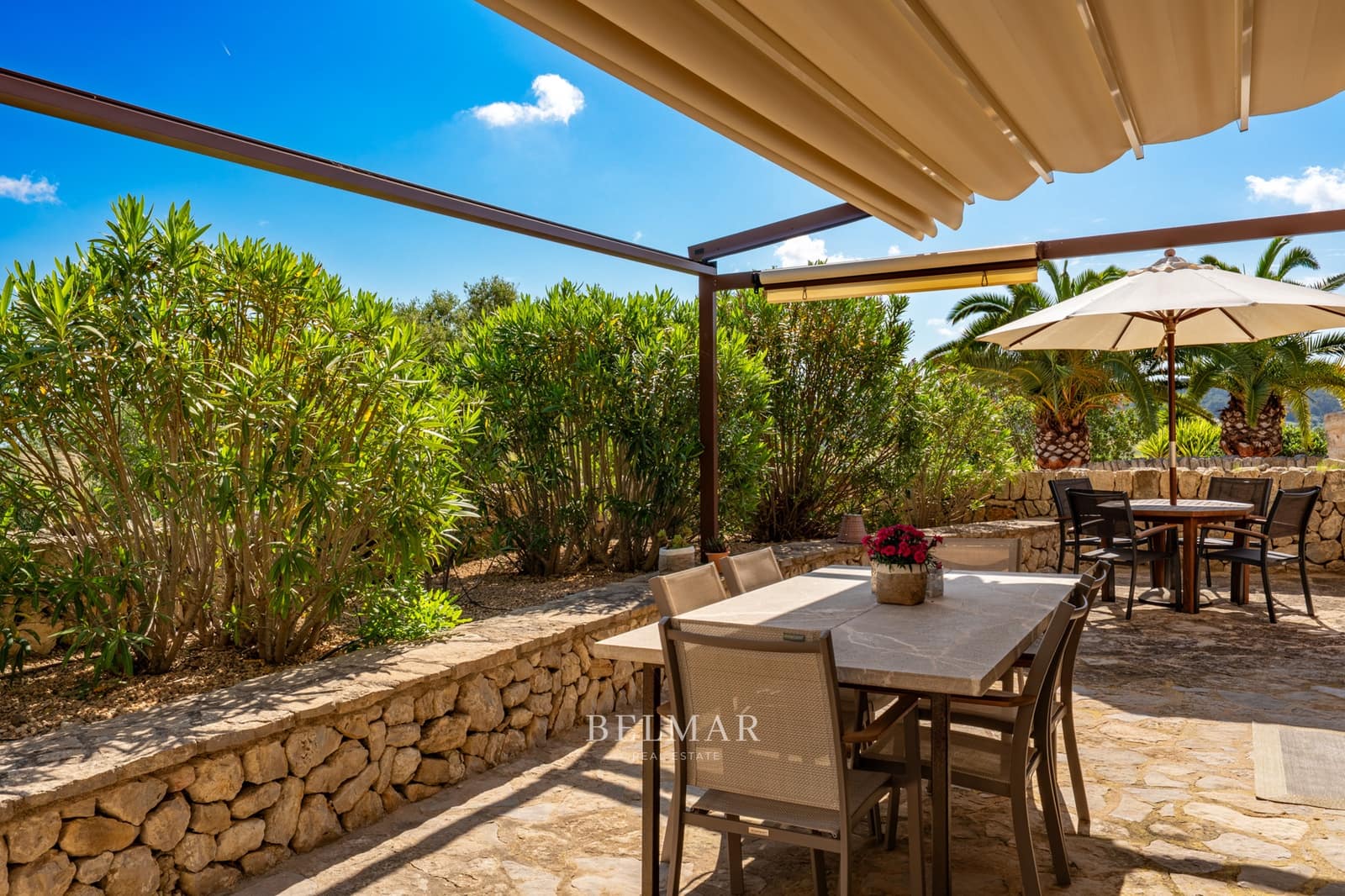 4 soveværelse Finca/Landehus til salg i Sineu med swimmingpool garage - € 1.850.000 (Ref: 8983543)