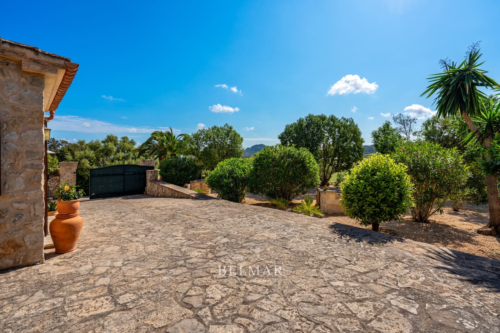 4 soveværelse Finca/Landehus til salg i Sineu med swimmingpool garage - € 1.850.000 (Ref: 8983543)