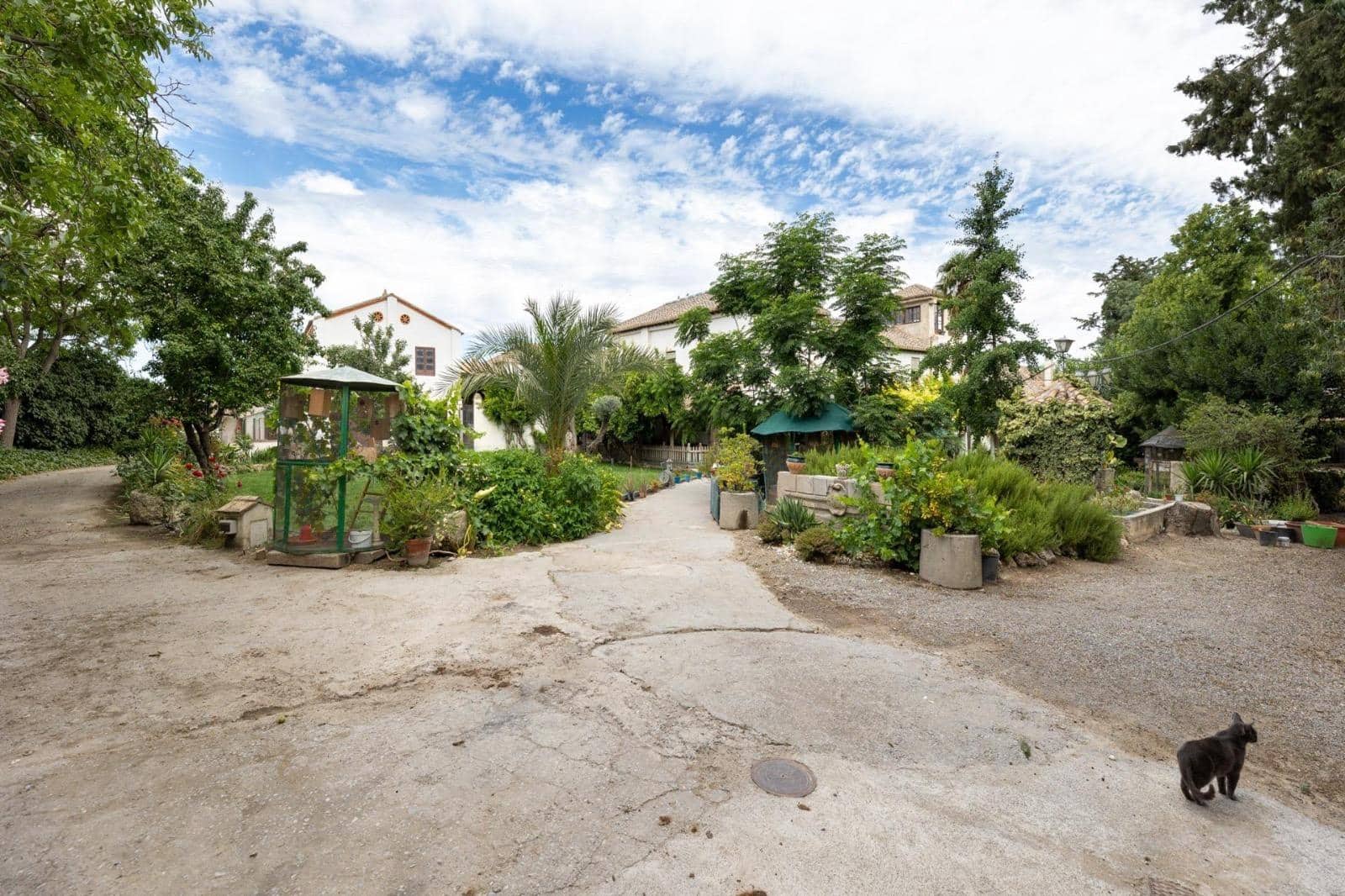 8 soveværelse Finca/Landehus til salg i Granada by med garage - € 895.000 (Ref: 9024925)