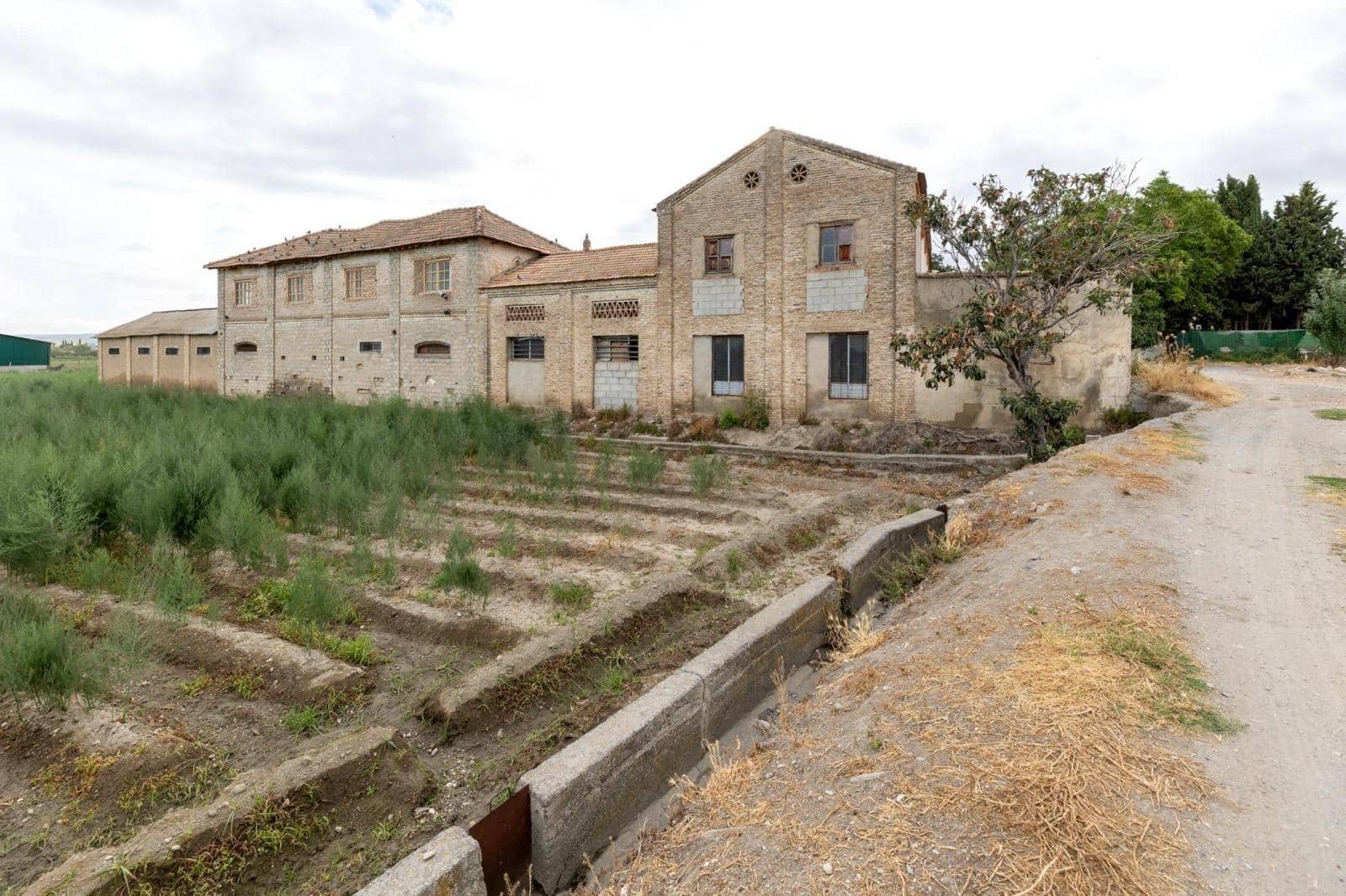 8 soveværelse Finca/Landehus til salg i Granada by med garage - € 895.000 (Ref: 9024925)