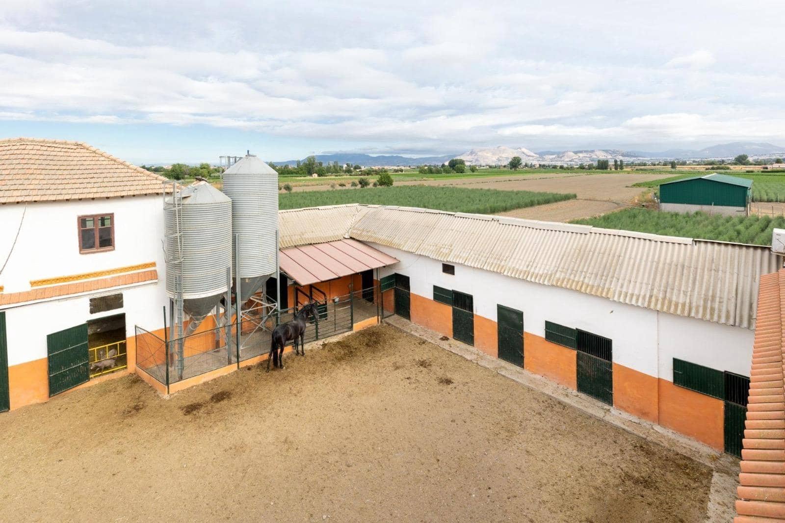 8 soveværelse Finca/Landehus til salg i Granada by med garage - € 895.000 (Ref: 9024925)