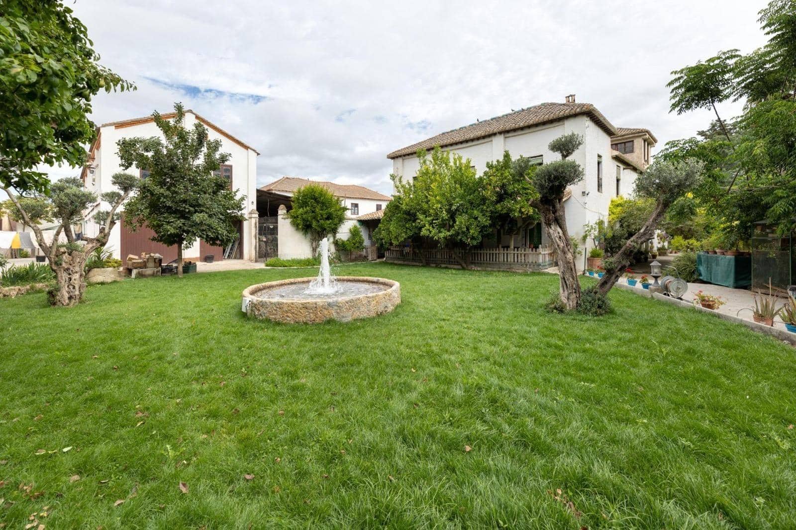 8 soveværelse Finca/Landehus til salg i Granada by med garage - € 895.000 (Ref: 9024925)