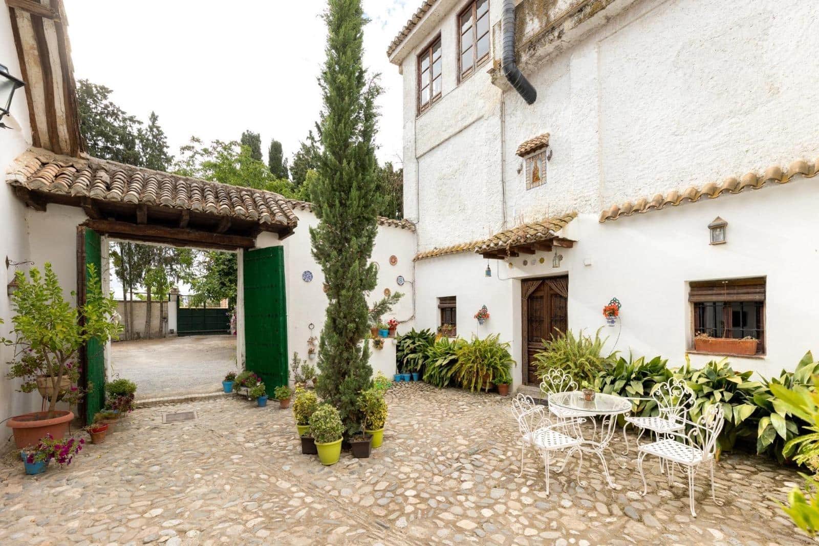 8 soveværelse Finca/Landehus til salg i Granada by med garage - € 895.000 (Ref: 9024925)