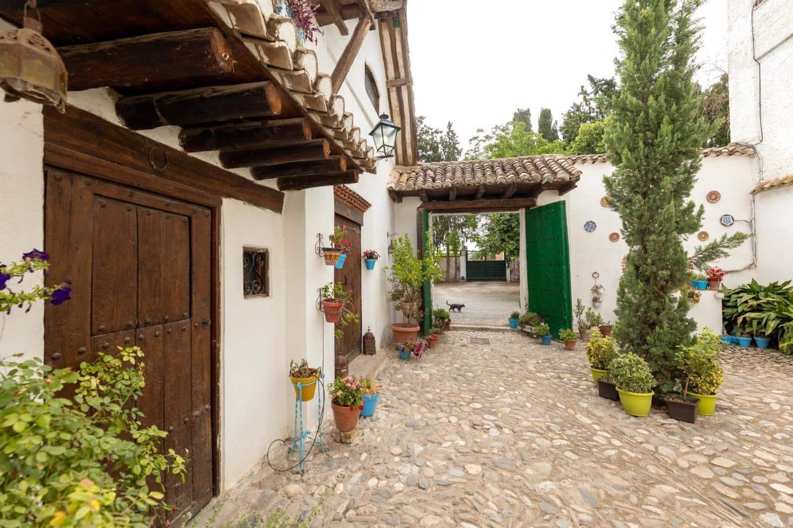 8 soveværelse Finca/Landehus til salg i Granada by med garage - € 895.000 (Ref: 9024925)