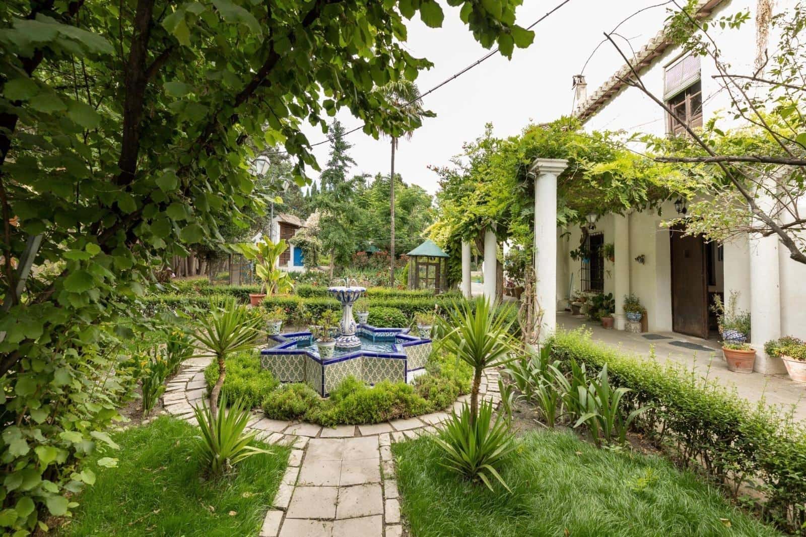 8 soveværelse Finca/Landehus til salg i Granada by med garage - € 895.000 (Ref: 9024925)