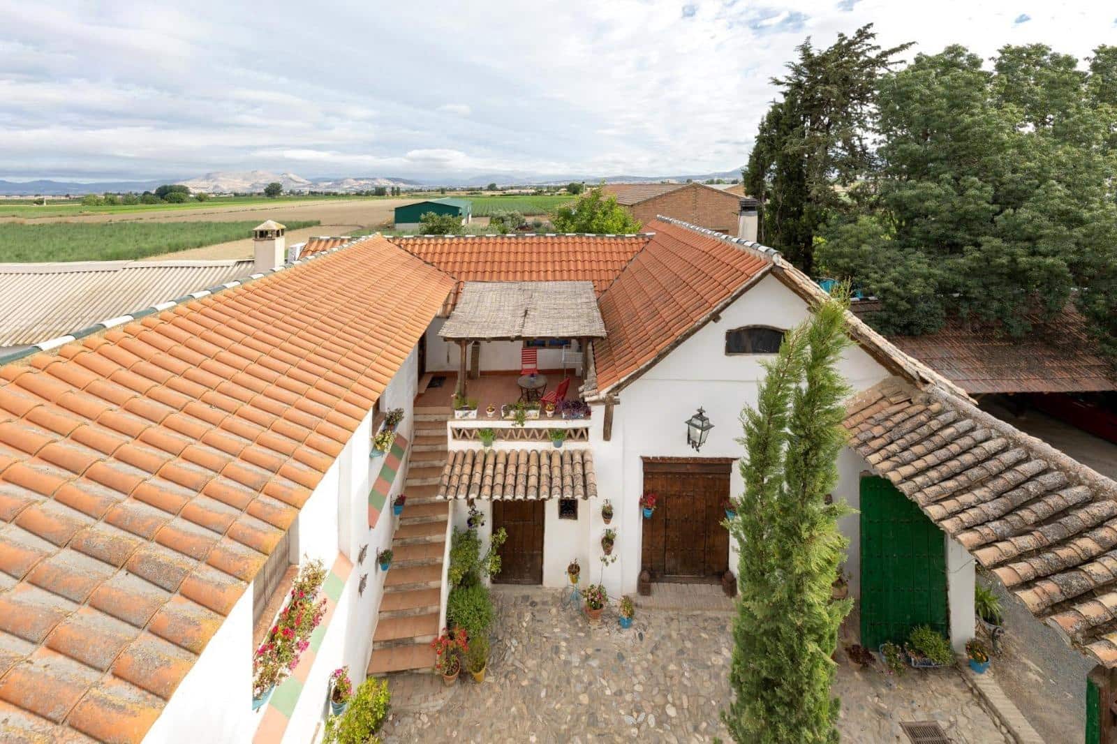 8 soveværelse Finca/Landehus til salg i Granada by med garage - € 895.000 (Ref: 9024925)