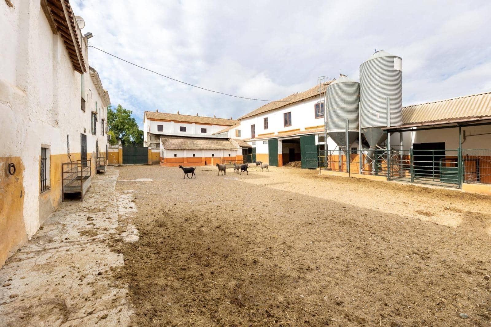 8 soveværelse Finca/Landehus til salg i Granada by med garage - € 895.000 (Ref: 9024925)