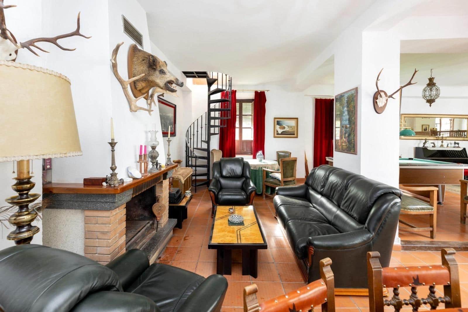 8 soveværelse Finca/Landehus til salg i Granada by med garage - € 895.000 (Ref: 9024925)