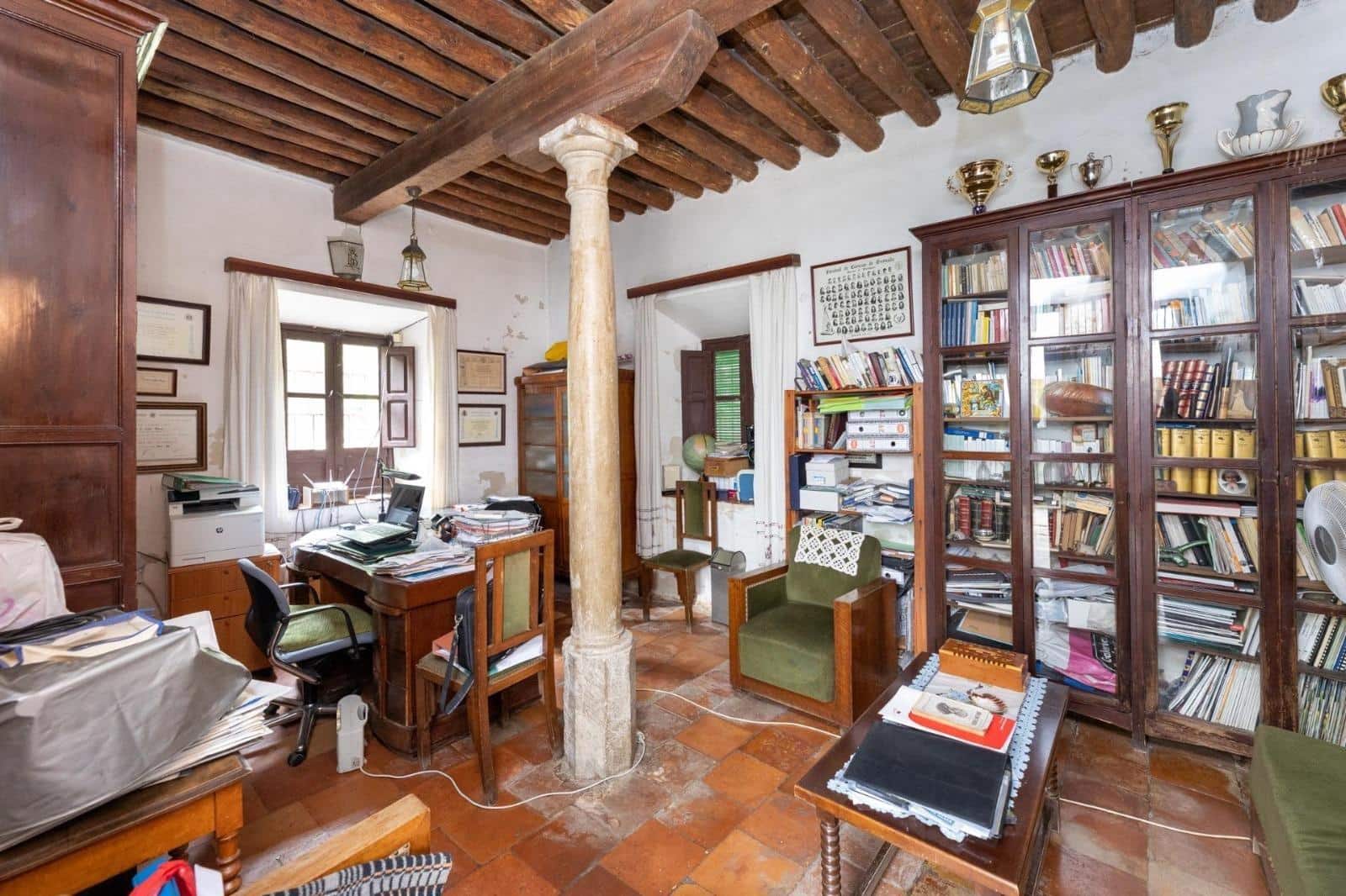 8 soveværelse Finca/Landehus til salg i Granada by med garage - € 895.000 (Ref: 9024925)