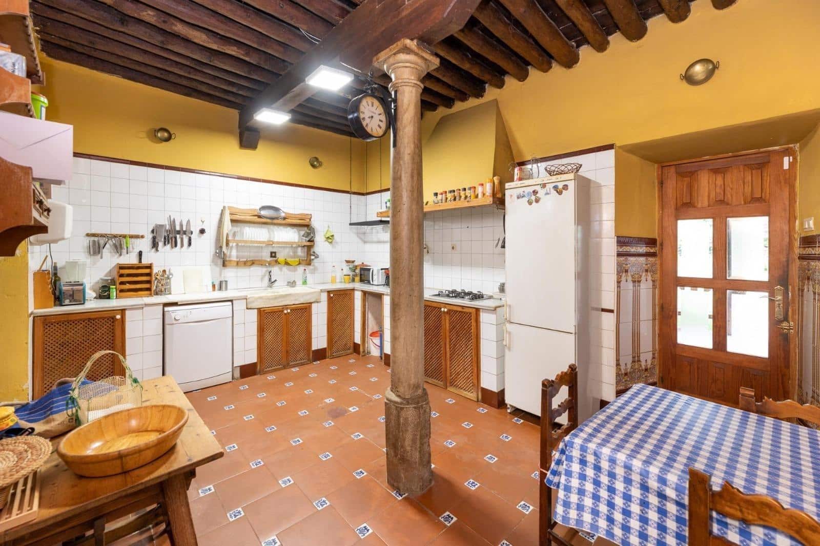 8 soveværelse Finca/Landehus til salg i Granada by med garage - € 895.000 (Ref: 9024925)