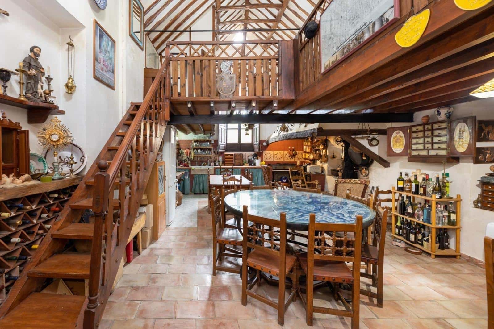 8 soveværelse Finca/Landehus til salg i Granada by med garage - € 895.000 (Ref: 9024925)